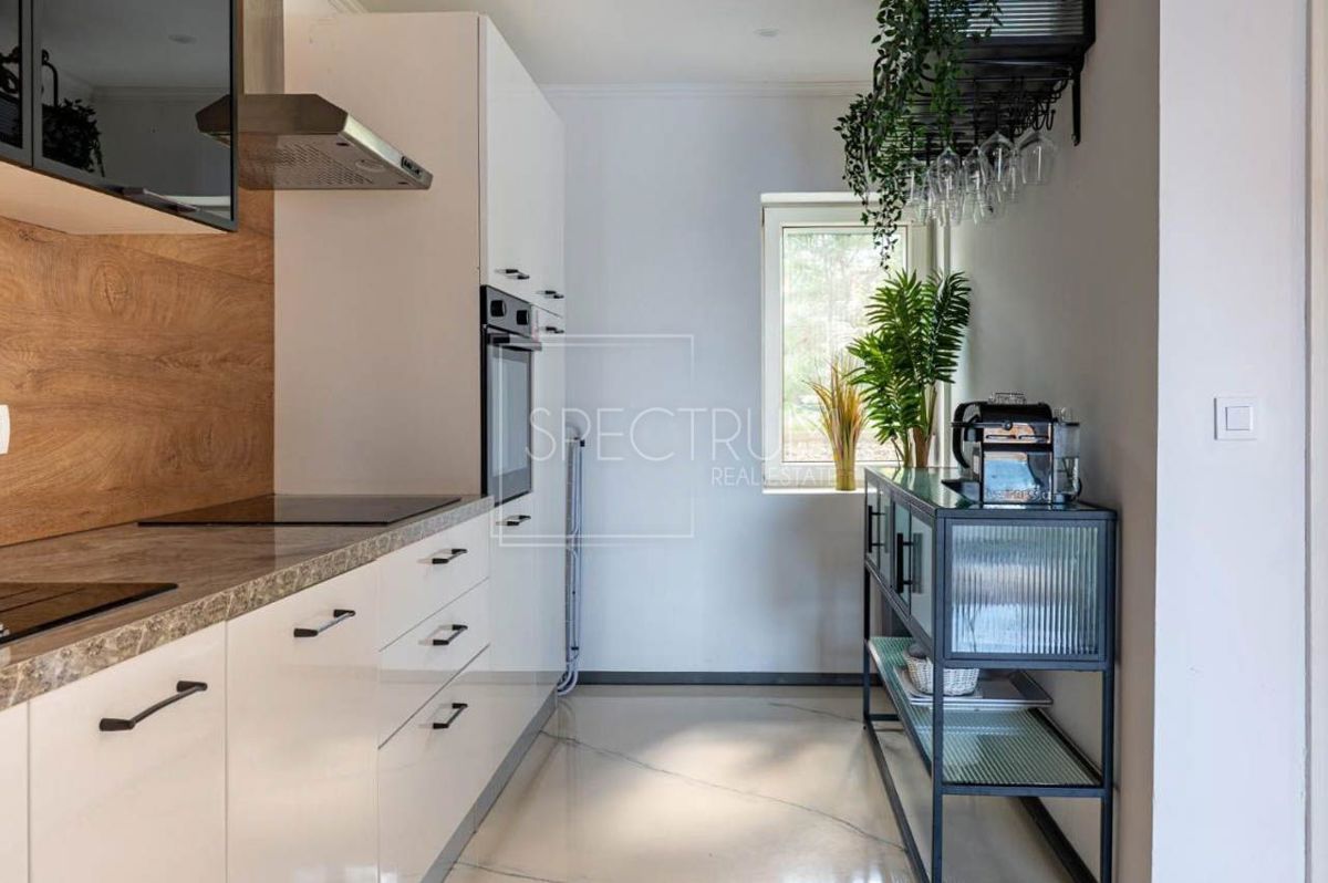 Zona Parenzo, casa ristrutturata con piscina