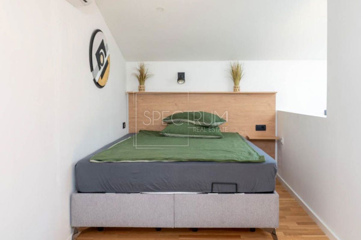 Zona Parenzo, casa ristrutturata con piscina