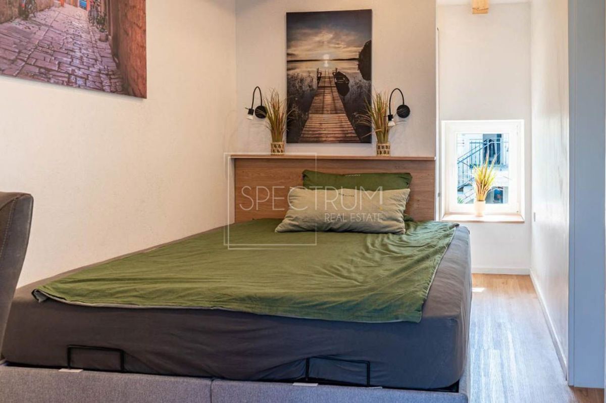 Zona Parenzo, casa ristrutturata con piscina