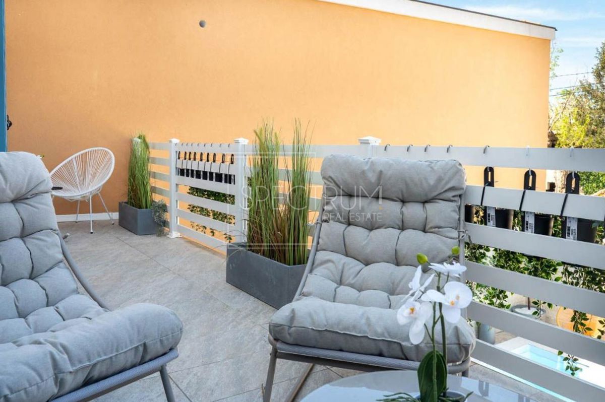Zona Parenzo, casa ristrutturata con piscina
