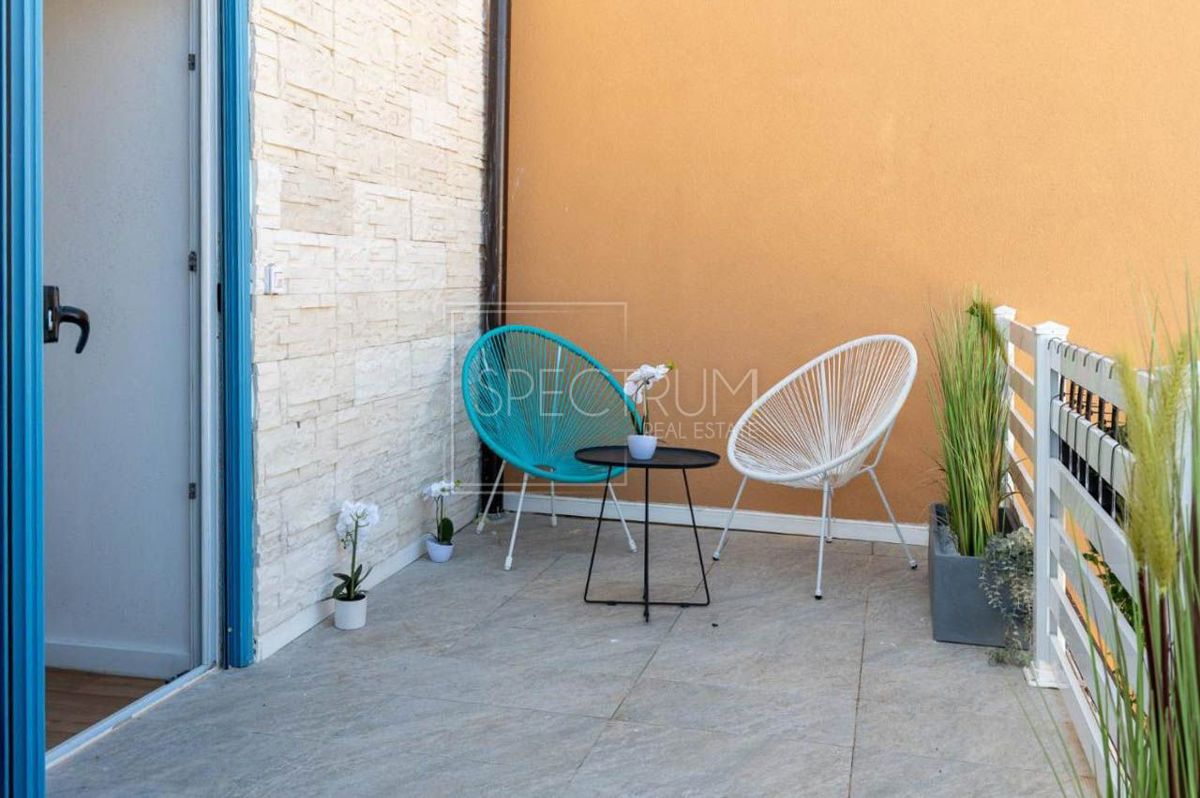 Zona Parenzo, casa ristrutturata con piscina