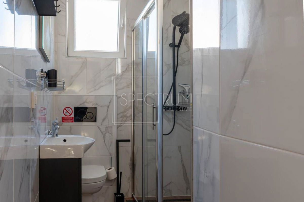Zona Parenzo, casa ristrutturata con piscina