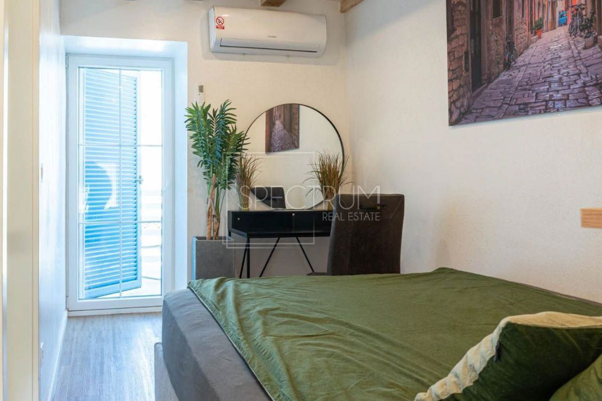 Zona Parenzo, casa ristrutturata con piscina