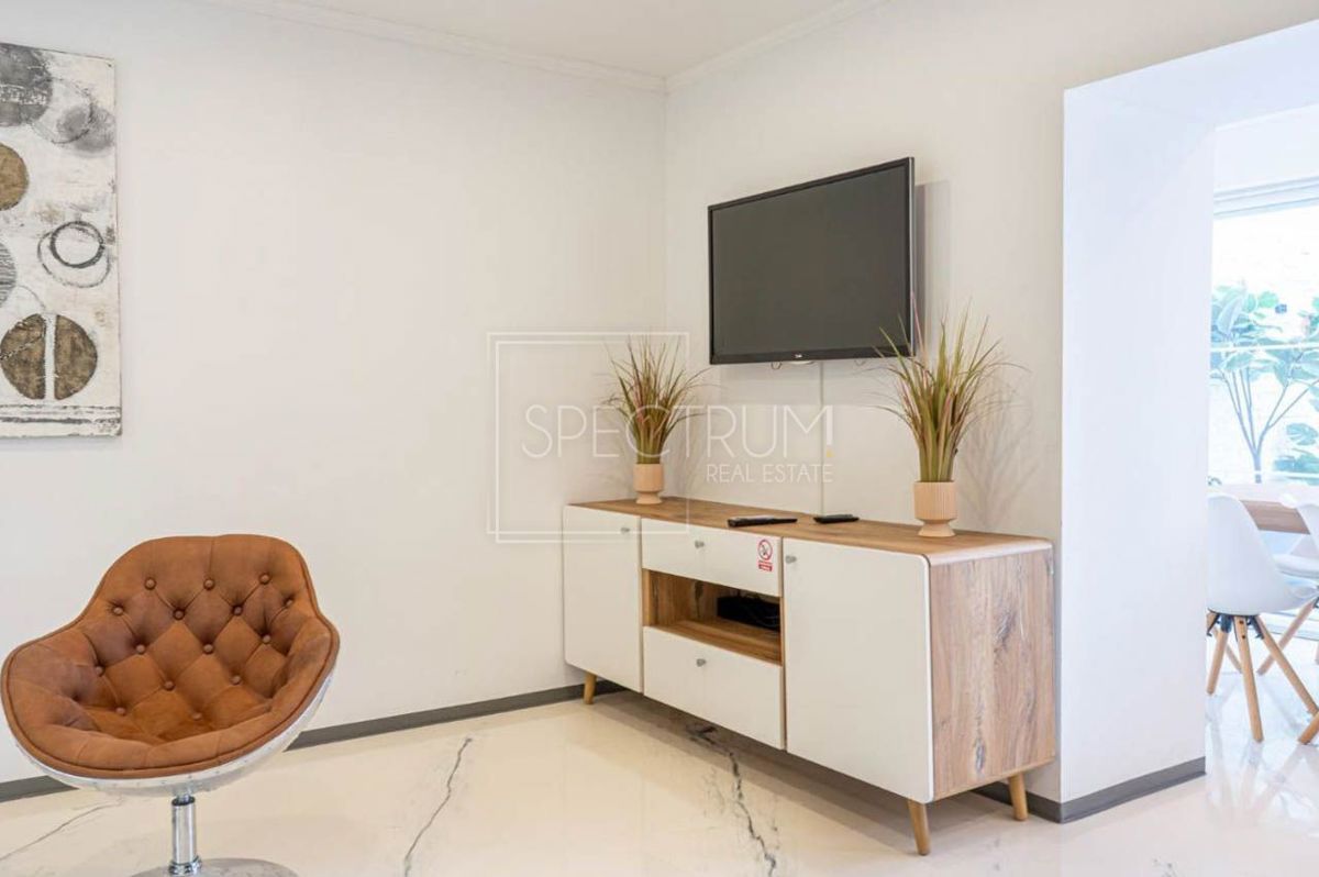 Zona Parenzo, casa ristrutturata con piscina