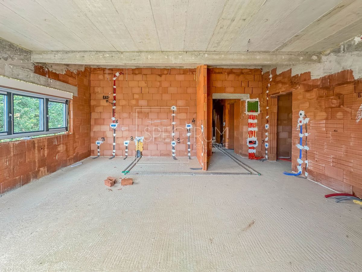 Fontane, appartamento mansardato di qualità e confortevole