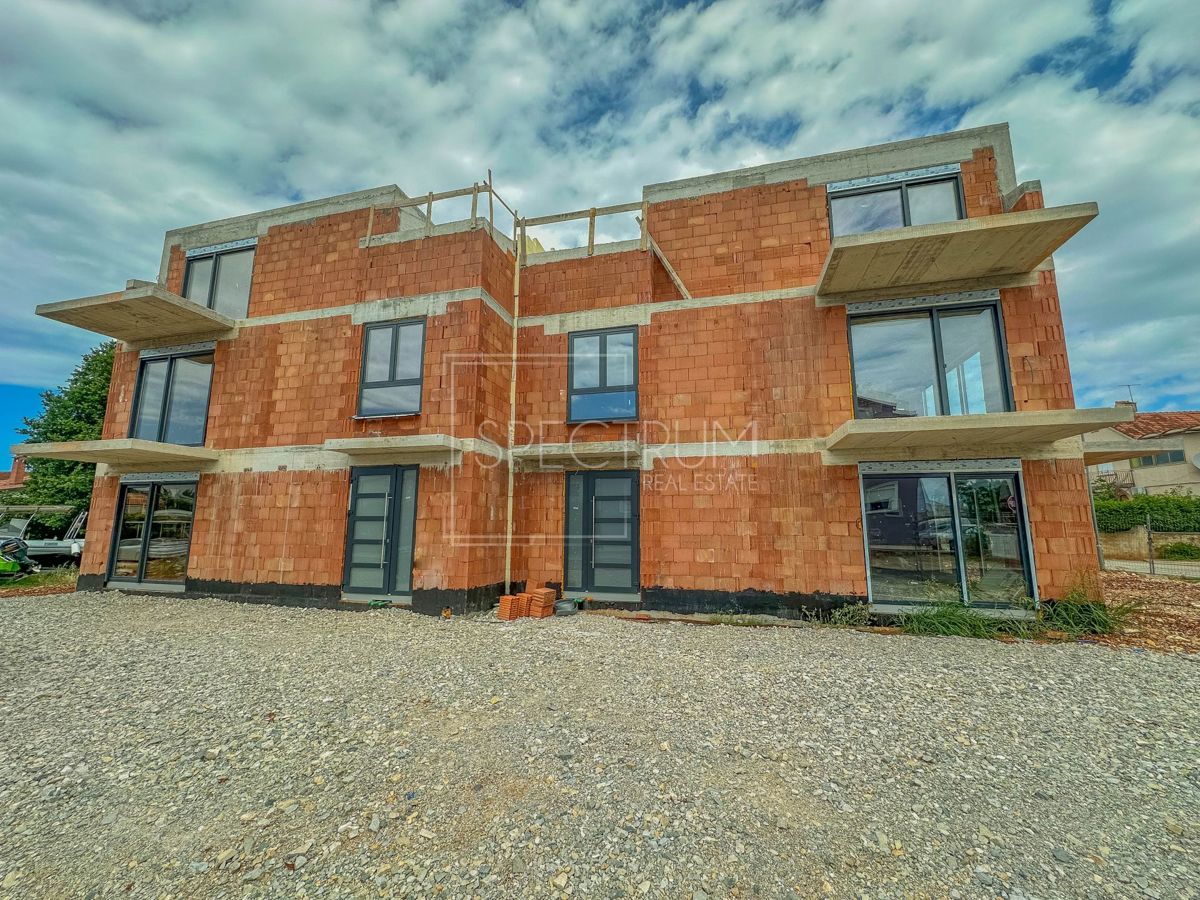 Fontane, appartamento mansardato di qualità e confortevole