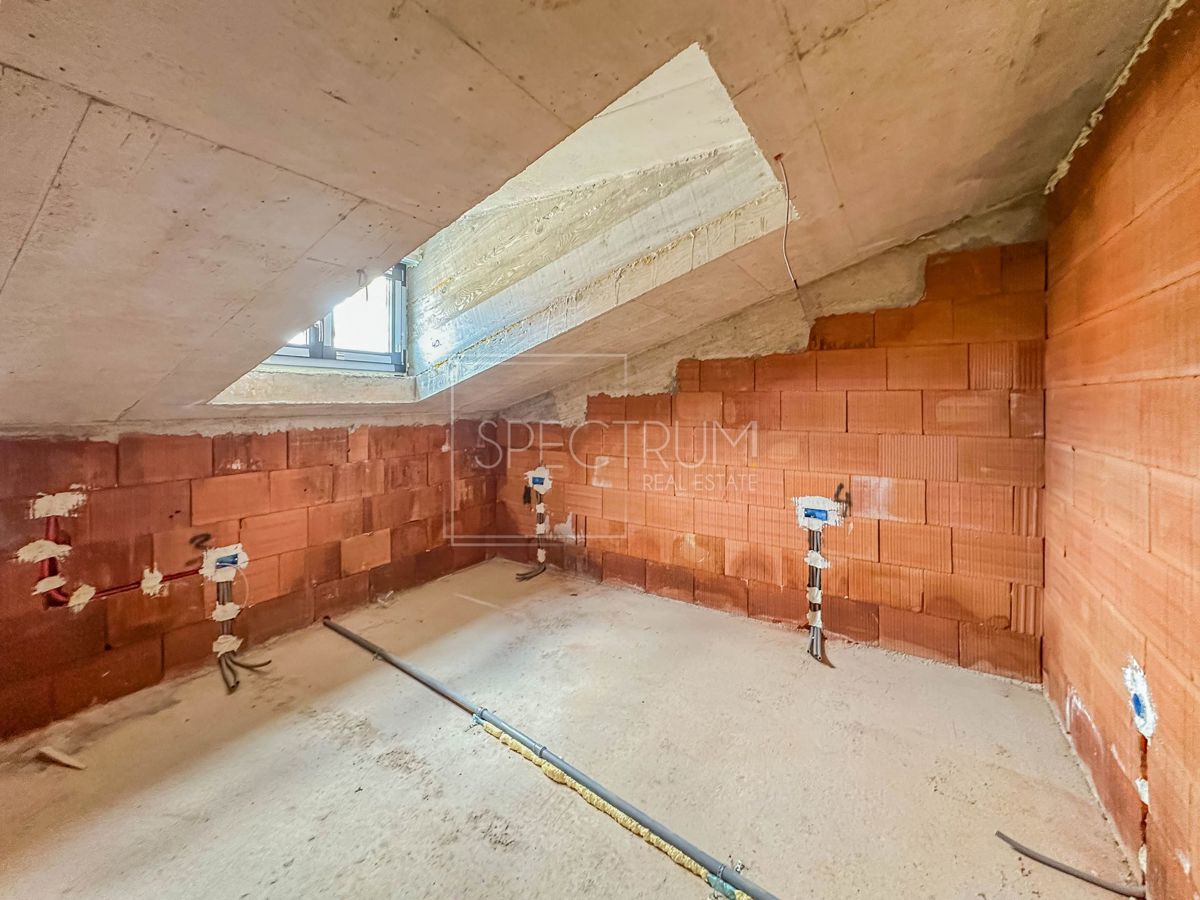 Fontane, appartamento mansardato di qualità e confortevole