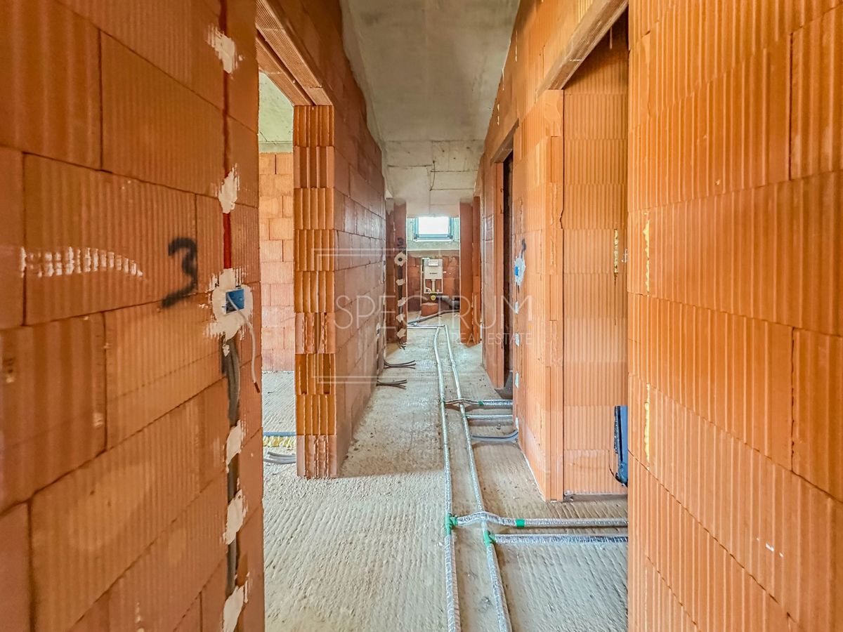 Fontane, appartamento mansardato di qualità e confortevole