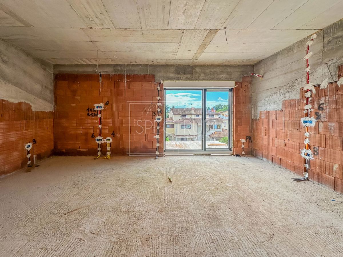 Fontane, appartamento mansardato di qualità e confortevole