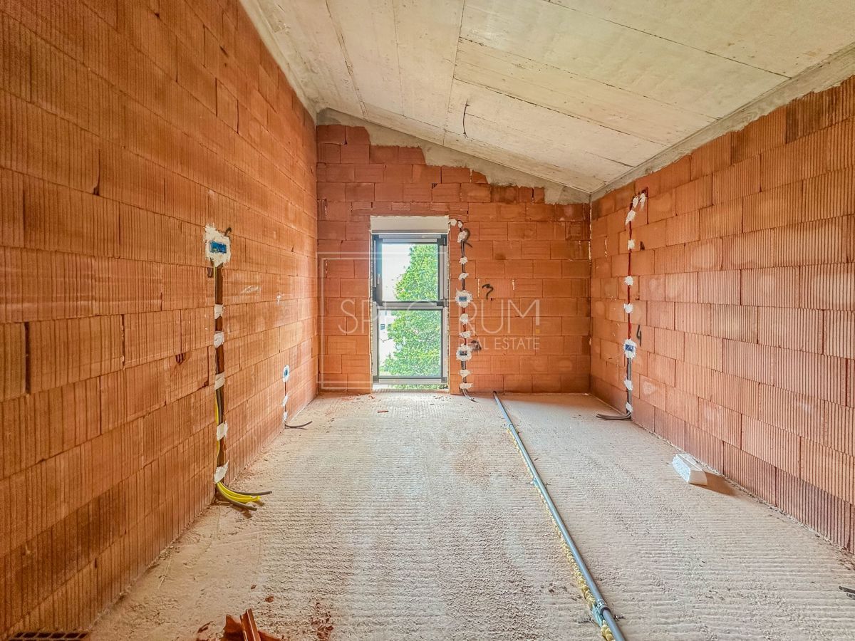 Fontane, appartamento mansardato di qualità e confortevole