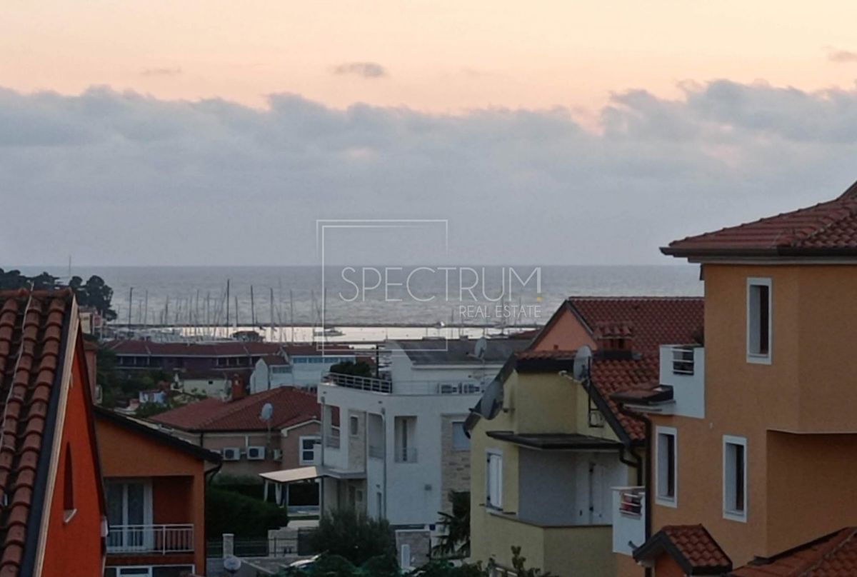 Cittanova, appartamento con vista mare in un edificio con ascensore