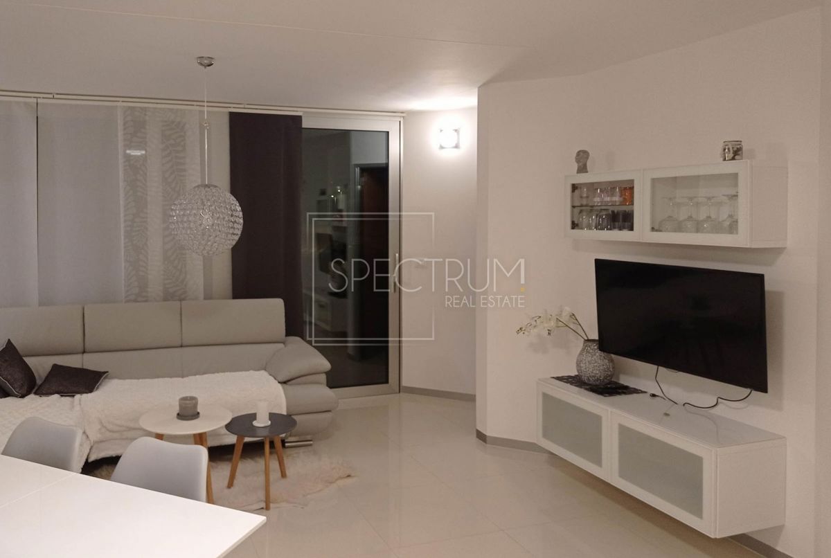 Cittanova, appartamento con vista mare in un edificio con ascensore