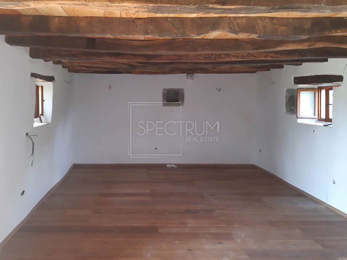 Zona di Buie, casa indipendente in pietra con vista panoramica