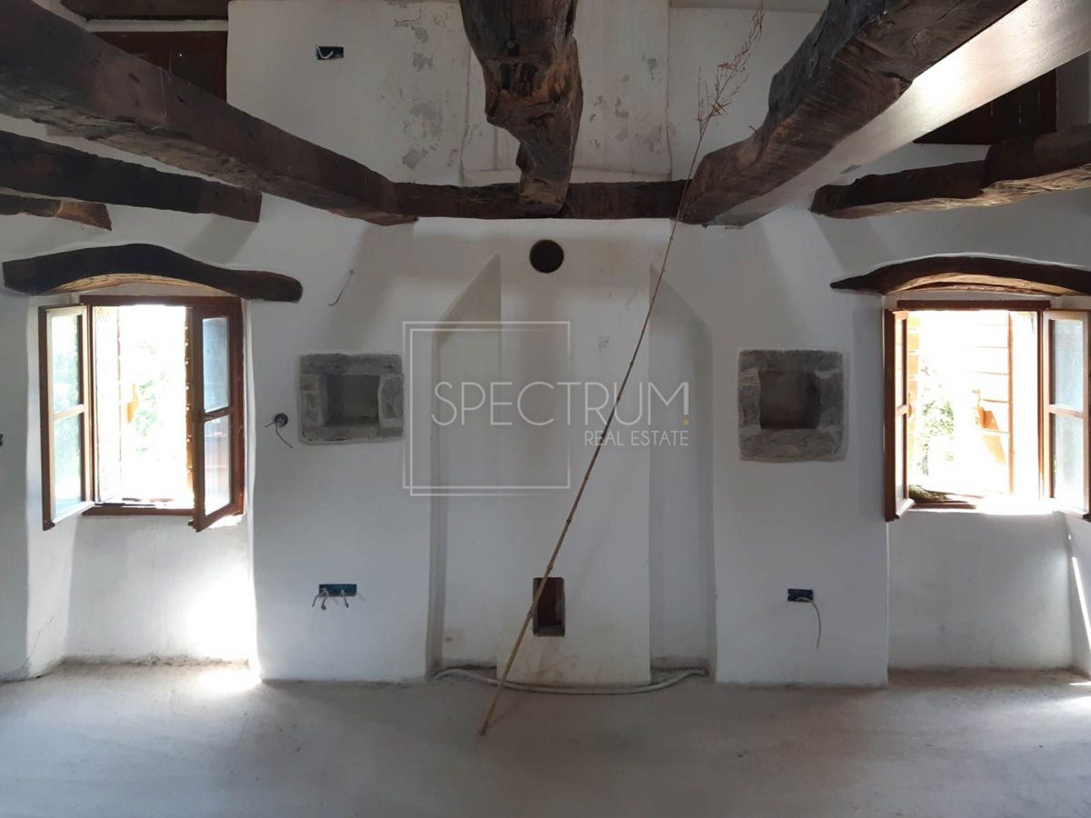 Zona di Buie, casa indipendente in pietra con vista panoramica