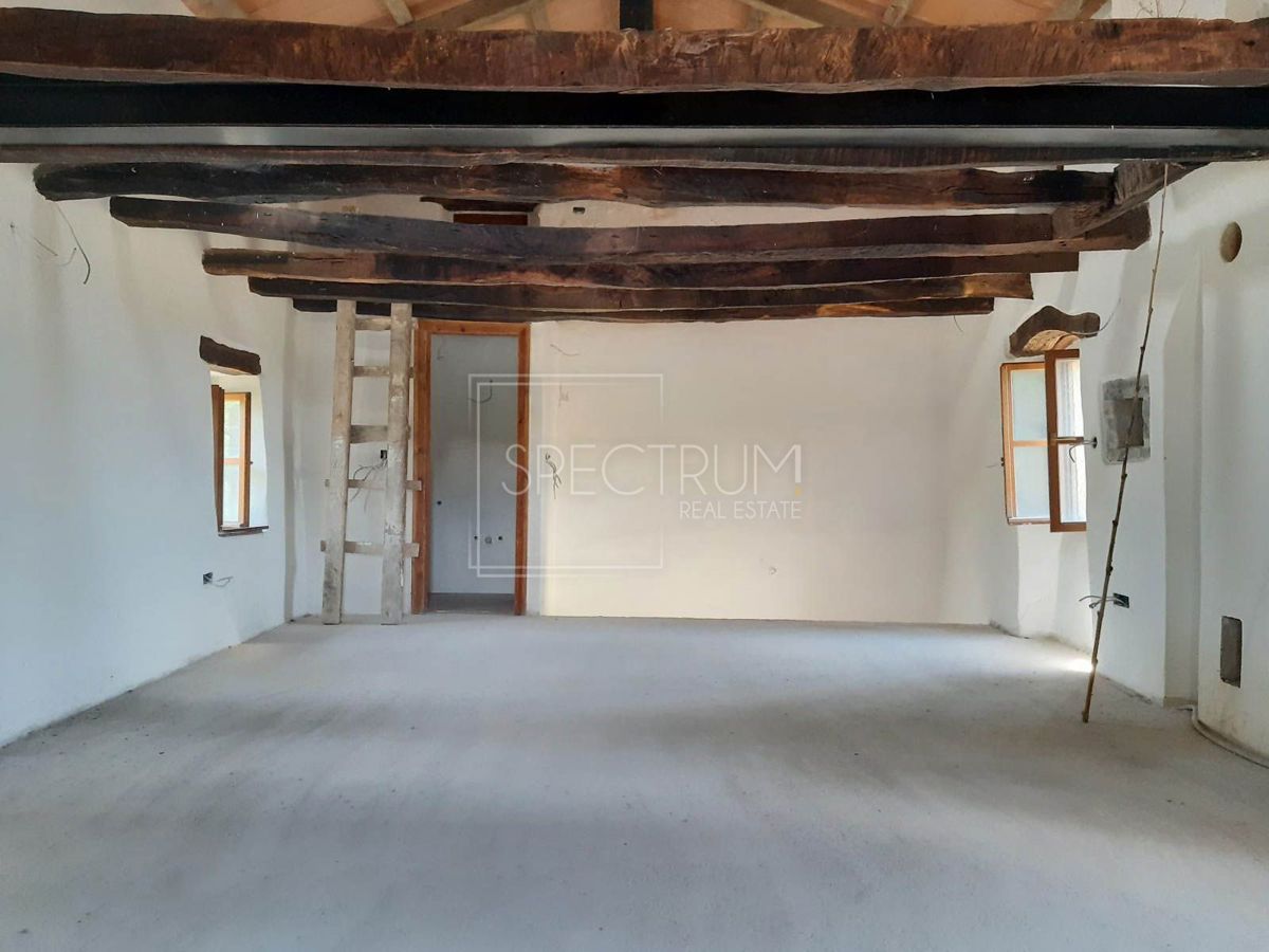 Zona di Buie, casa indipendente in pietra con vista panoramica