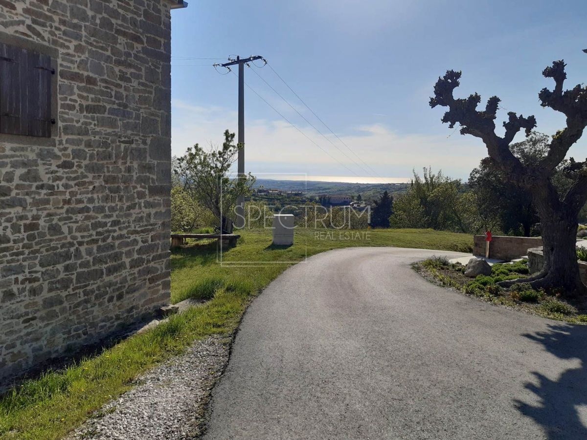 Zona di Buie, casa indipendente in pietra con vista panoramica