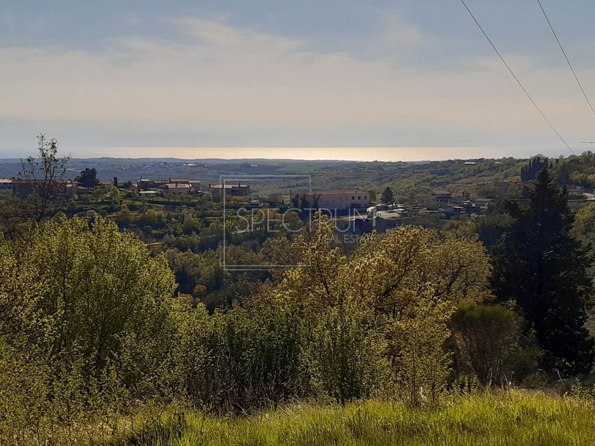 Zona di Buie, casa indipendente in pietra con vista panoramica
