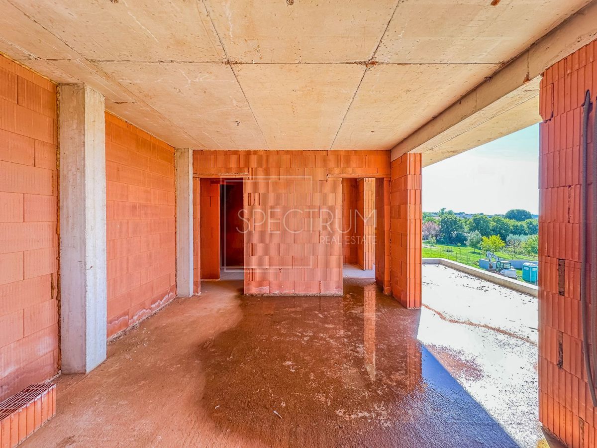 Zona Parenzo, appartamento a due piani con vista mare