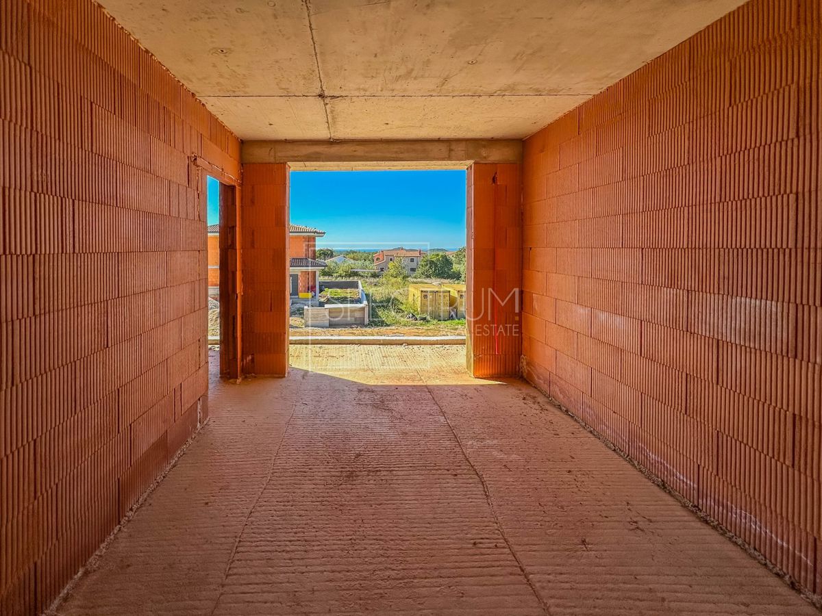 Zona Parenzo, appartamento a due piani con vista mare