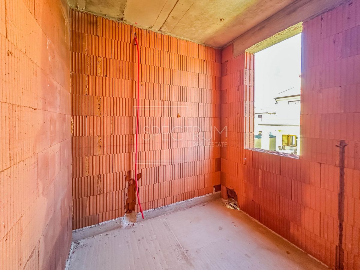 Zona Parenzo, appartamento a due piani con vista mare