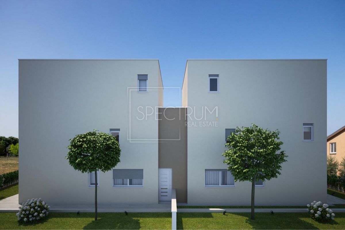 Zona Parenzo, appartamento a due piani con vista mare