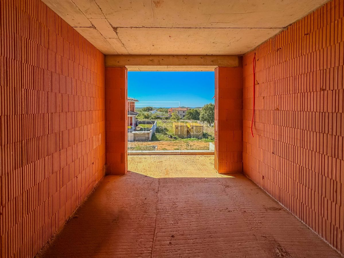 Zona Parenzo, appartamento a due piani con vista mare