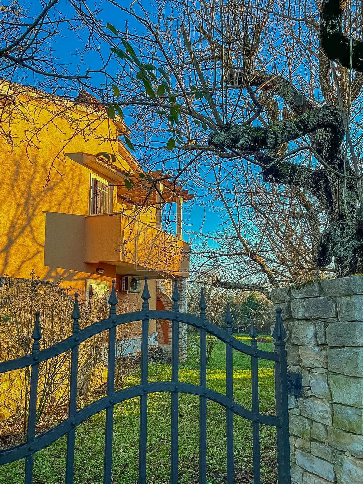 Zona di Verteneglio, casa indipendente in posizione tranquilla