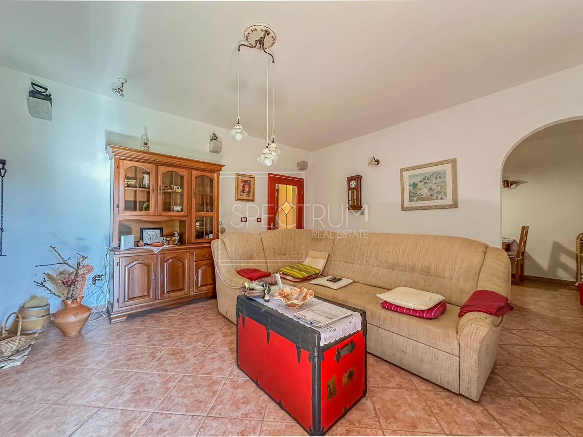 Zona di Verteneglio, casa indipendente in posizione tranquilla