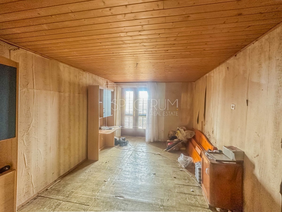 Zona Cittanova, casa con giardino da adattare