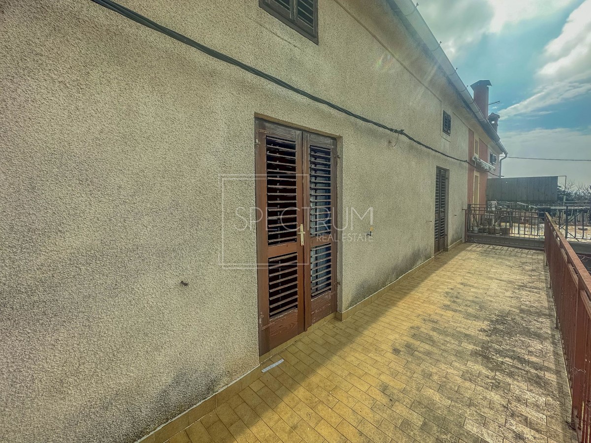 Zona Cittanova, casa con giardino da adattare