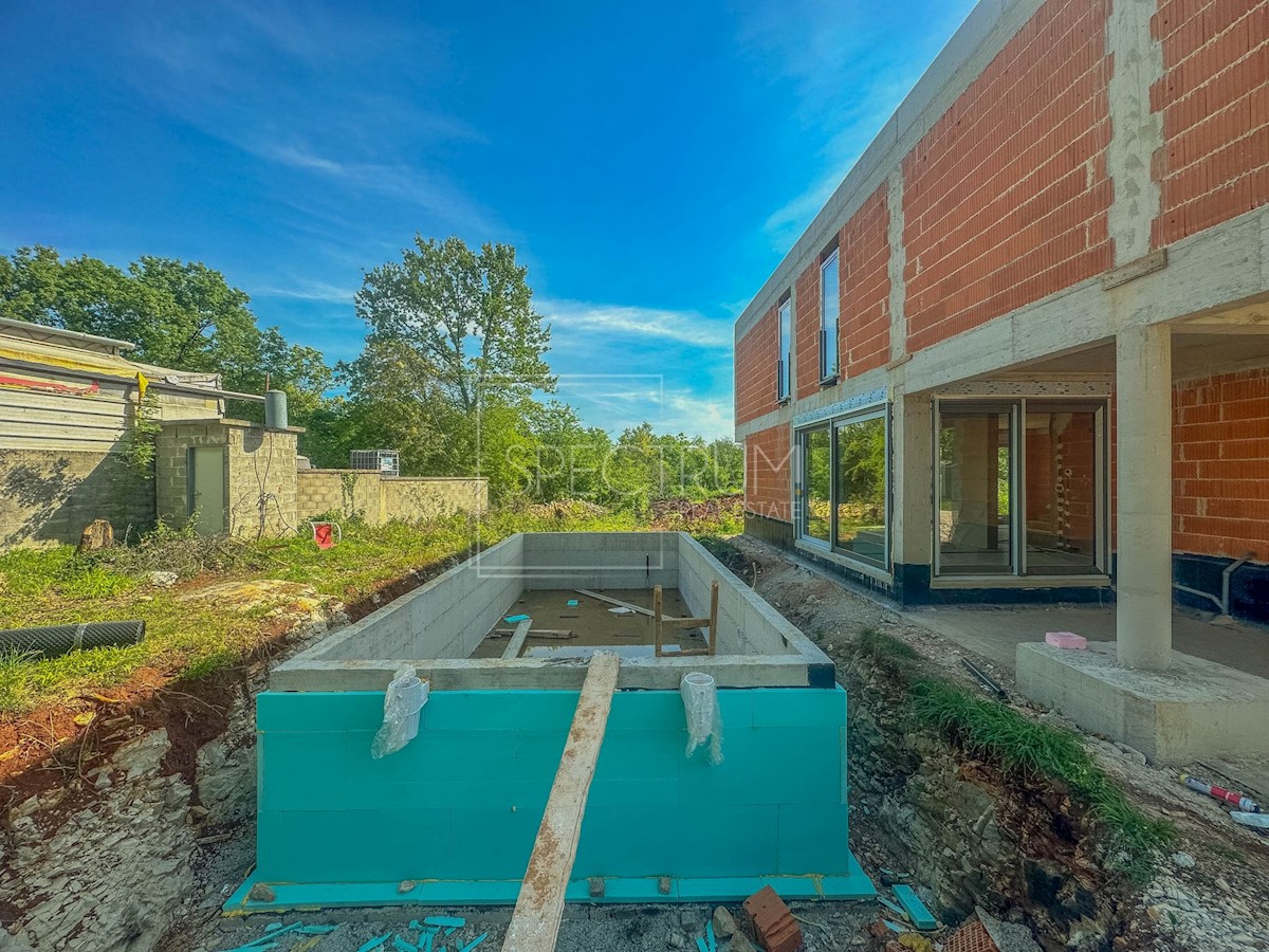 Parenzo, villa moderna con piscina