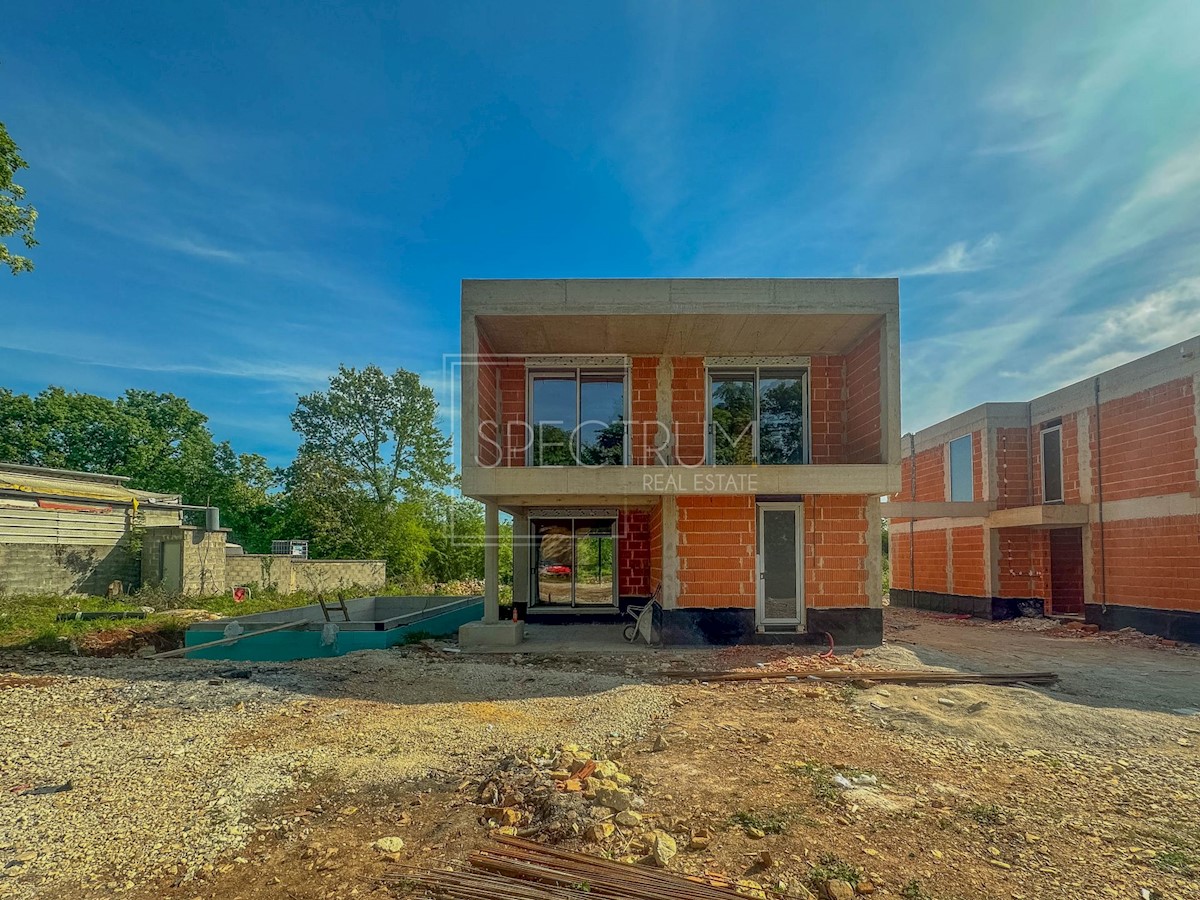 Parenzo, villa moderna con piscina