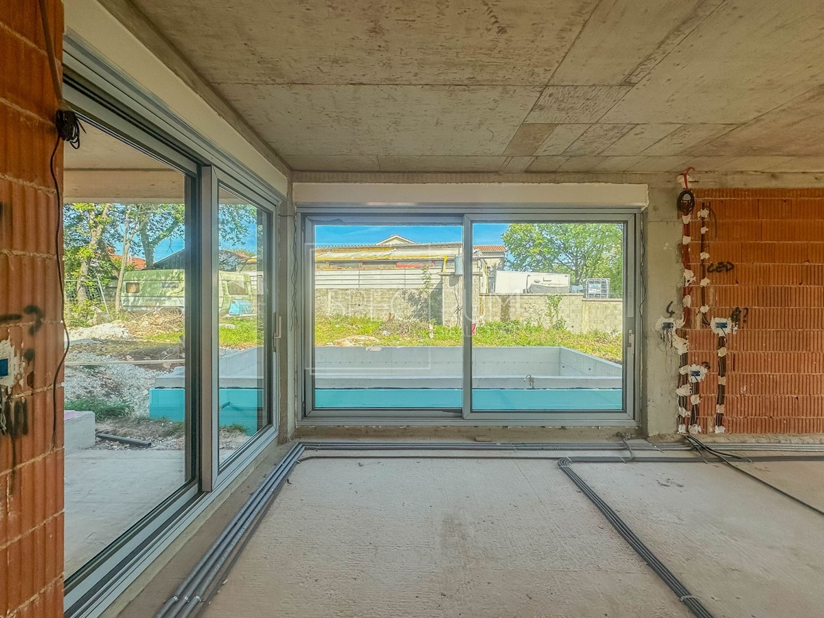 Parenzo, villa moderna con piscina