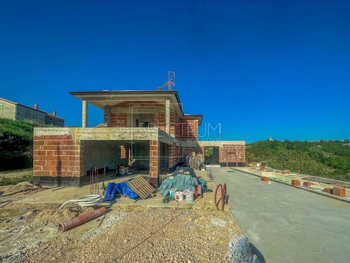 Dintorni di Buie, una villa con piscina e una bellissima vista