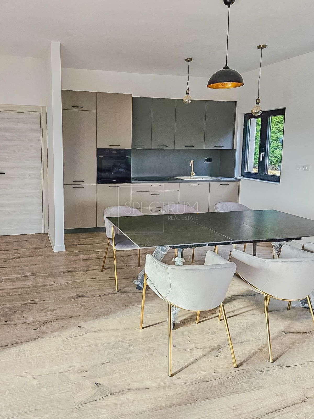 Zona di Sanvincenti, moderna casa a un piano con piscina
