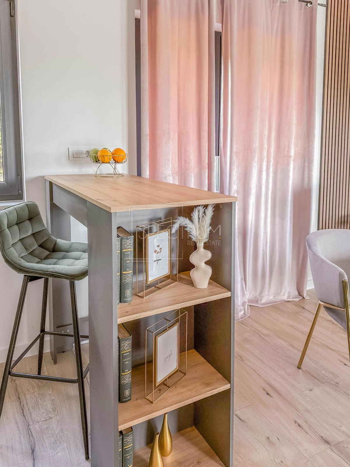 Zona di Sanvincenti, moderna casa a un piano con piscina
