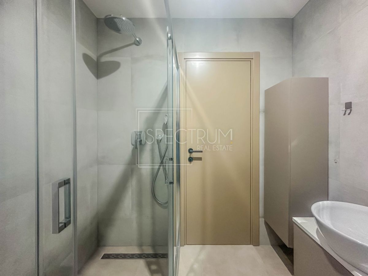 Zona Parenzo, appartamento moderno con vista mare