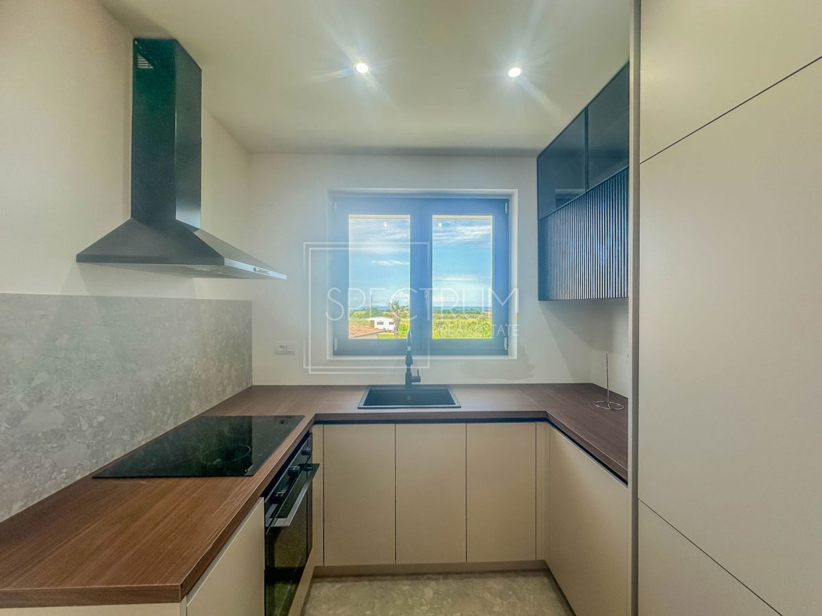 Zona Parenzo, appartamento moderno con vista mare