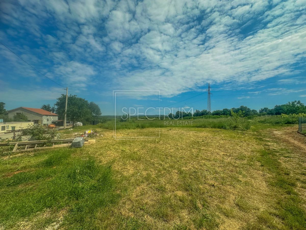 Zona Parenzo, terreno adatto per costruire una casa