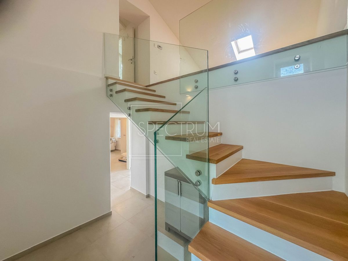 Torre, appartamento duplex ristrutturato