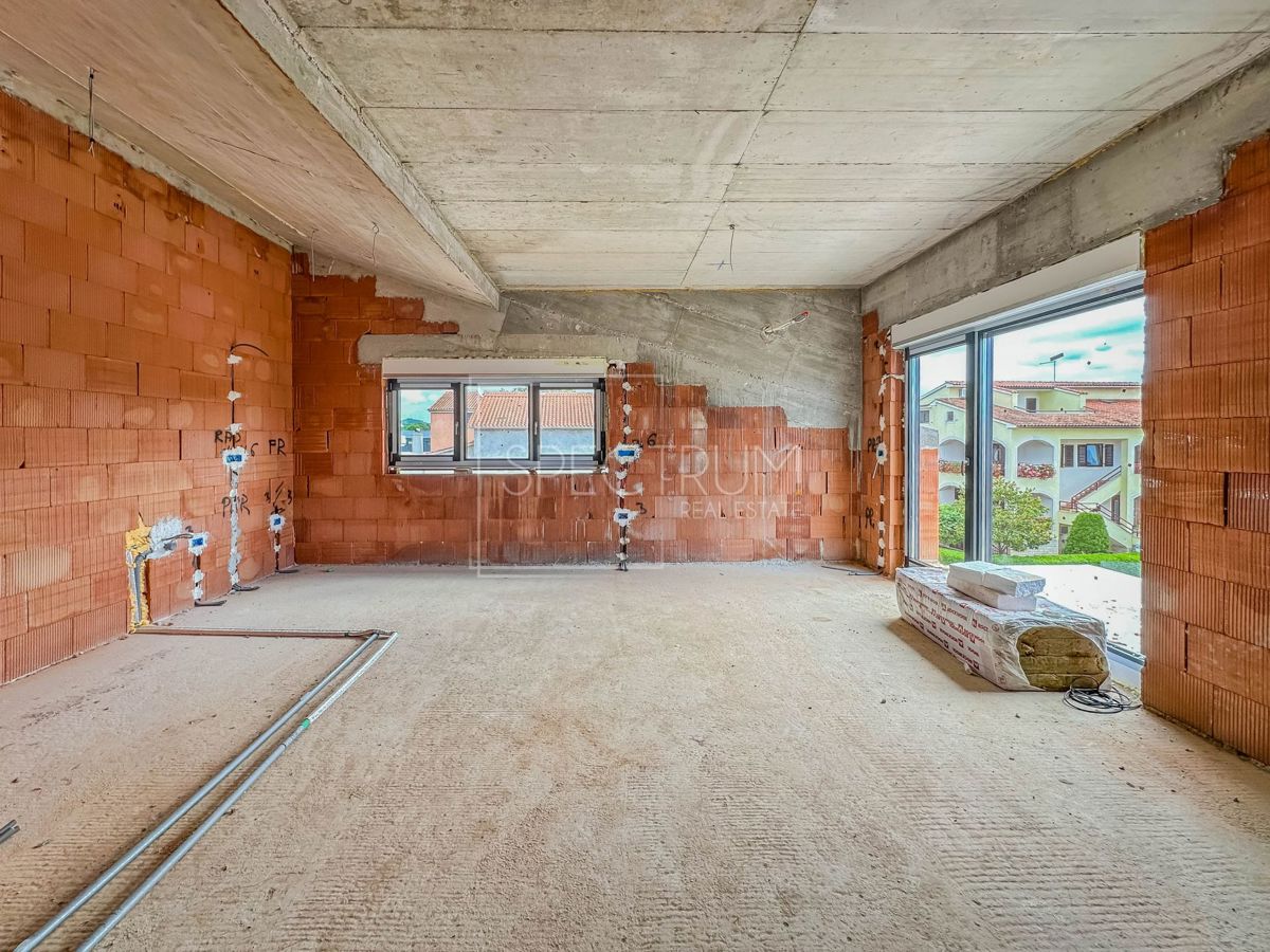 Fontane, nuova costruzione, spazioso appartamento mansardato