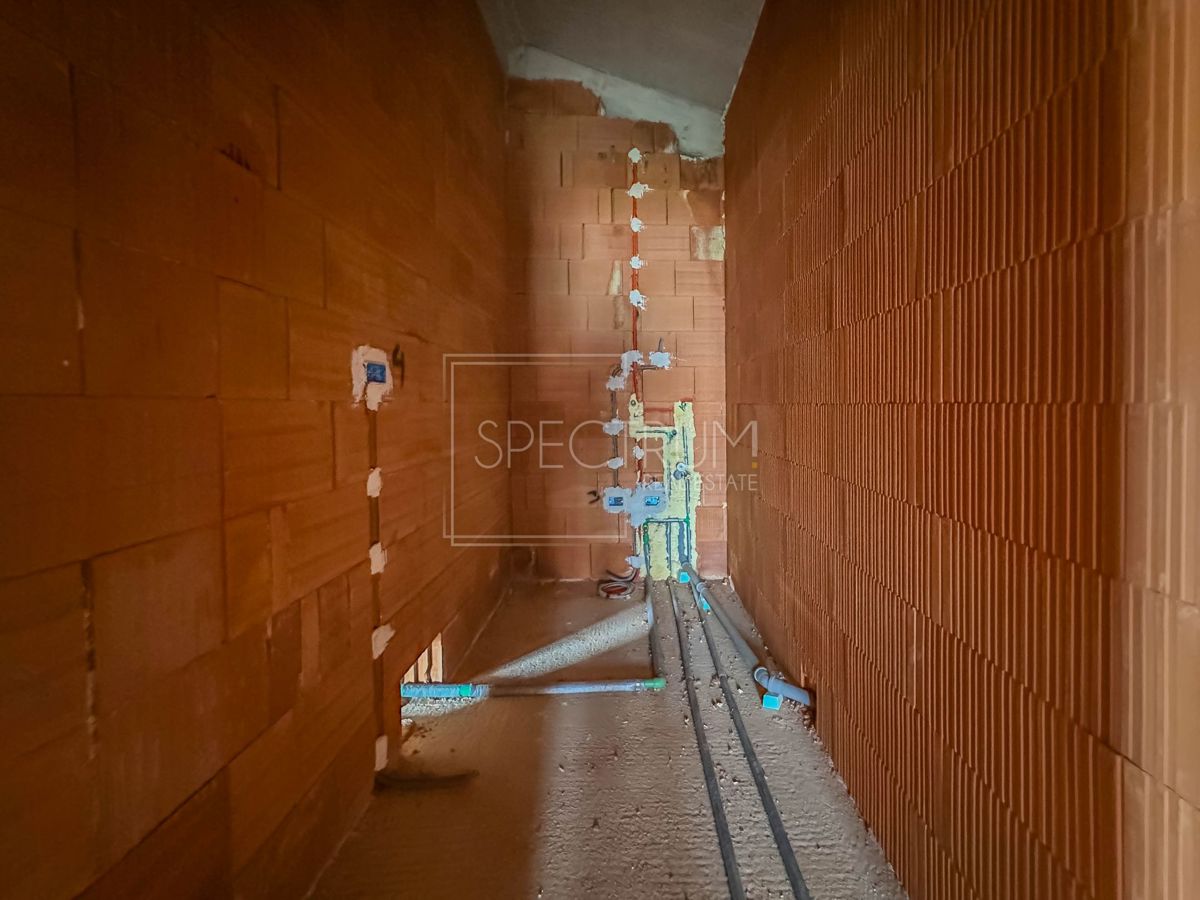 Fontane, nuova costruzione, spazioso appartamento mansardato