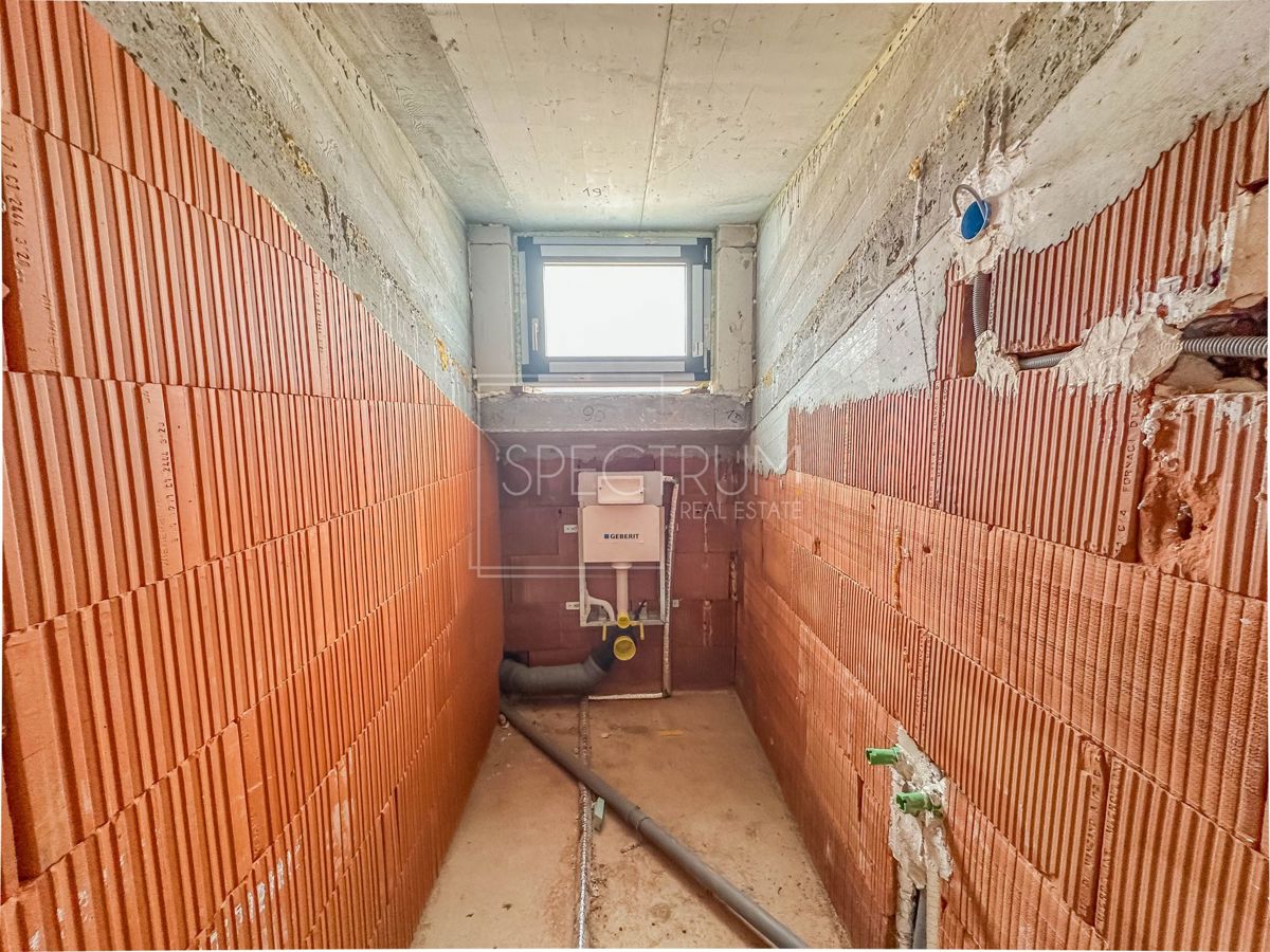 Fontane, nuova costruzione, spazioso appartamento mansardato