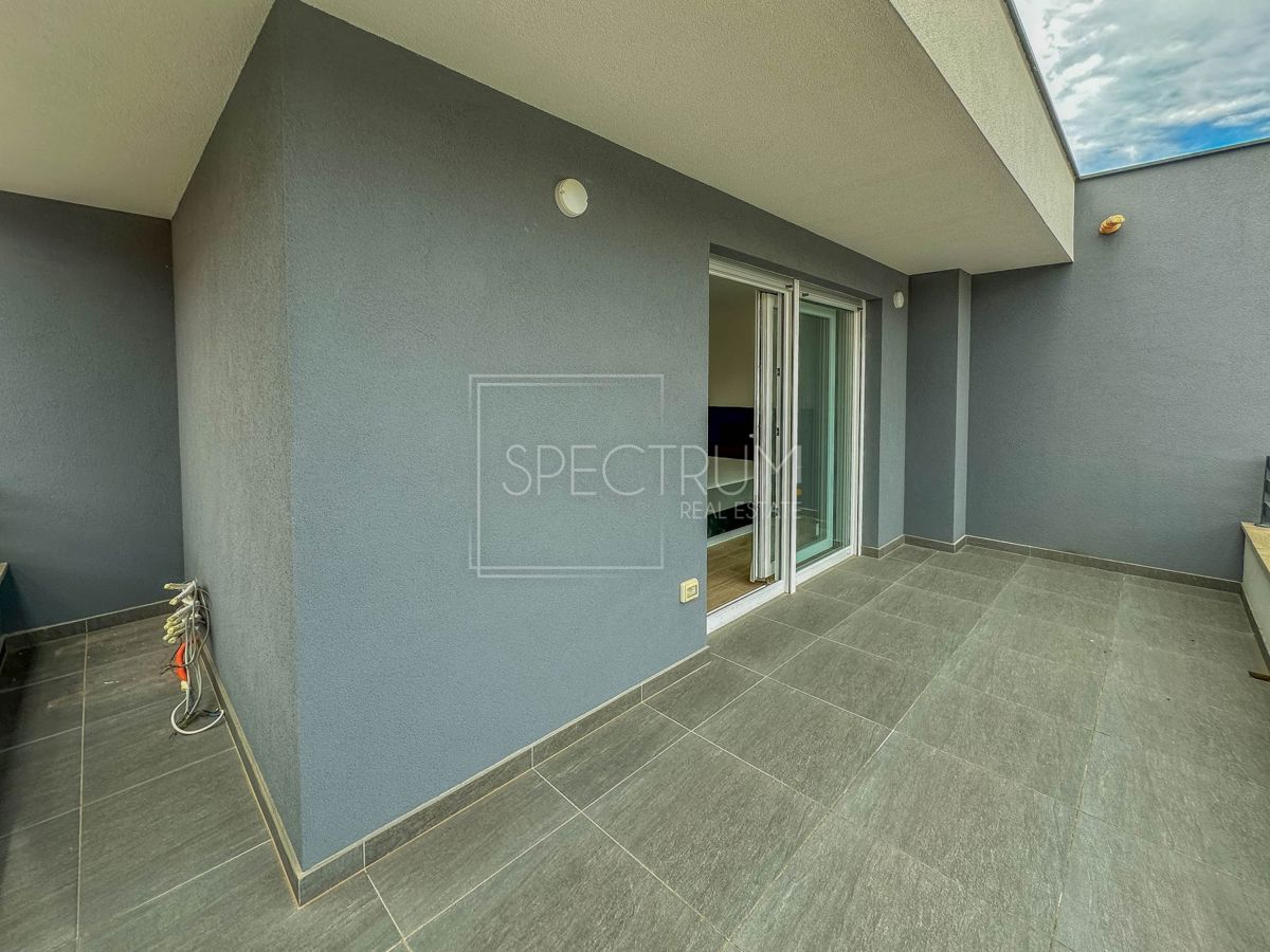 Cittanova, casa bifamiliare con piscina