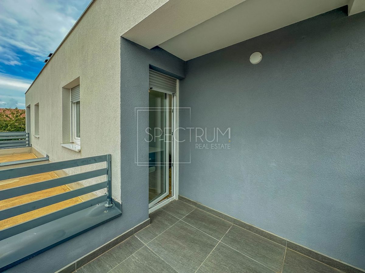 Cittanova, casa bifamiliare con piscina