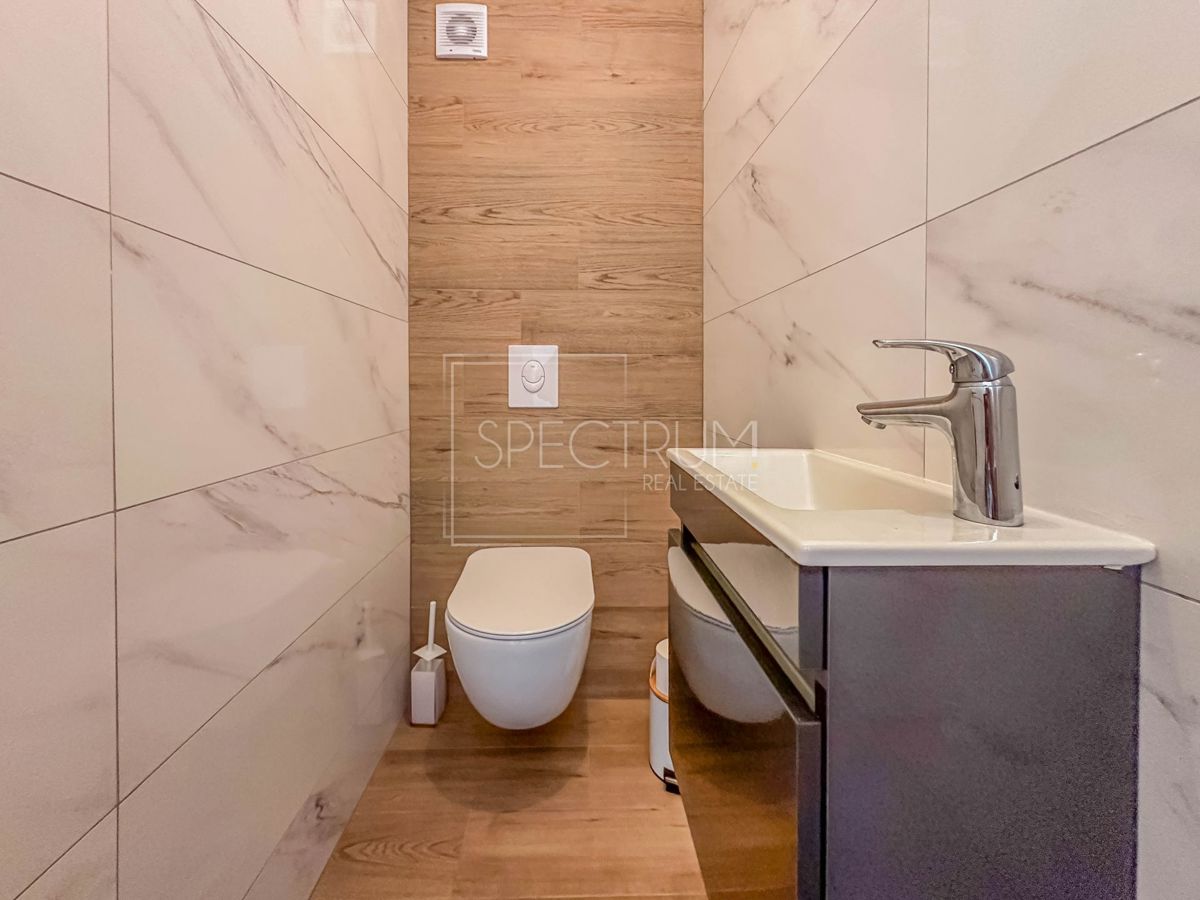 Cittanova, casa bifamiliare con piscina