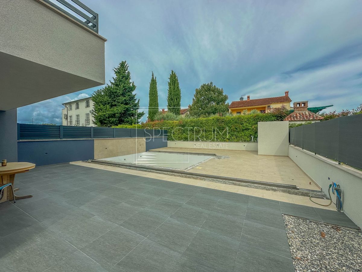 Cittanova, casa bifamiliare con piscina