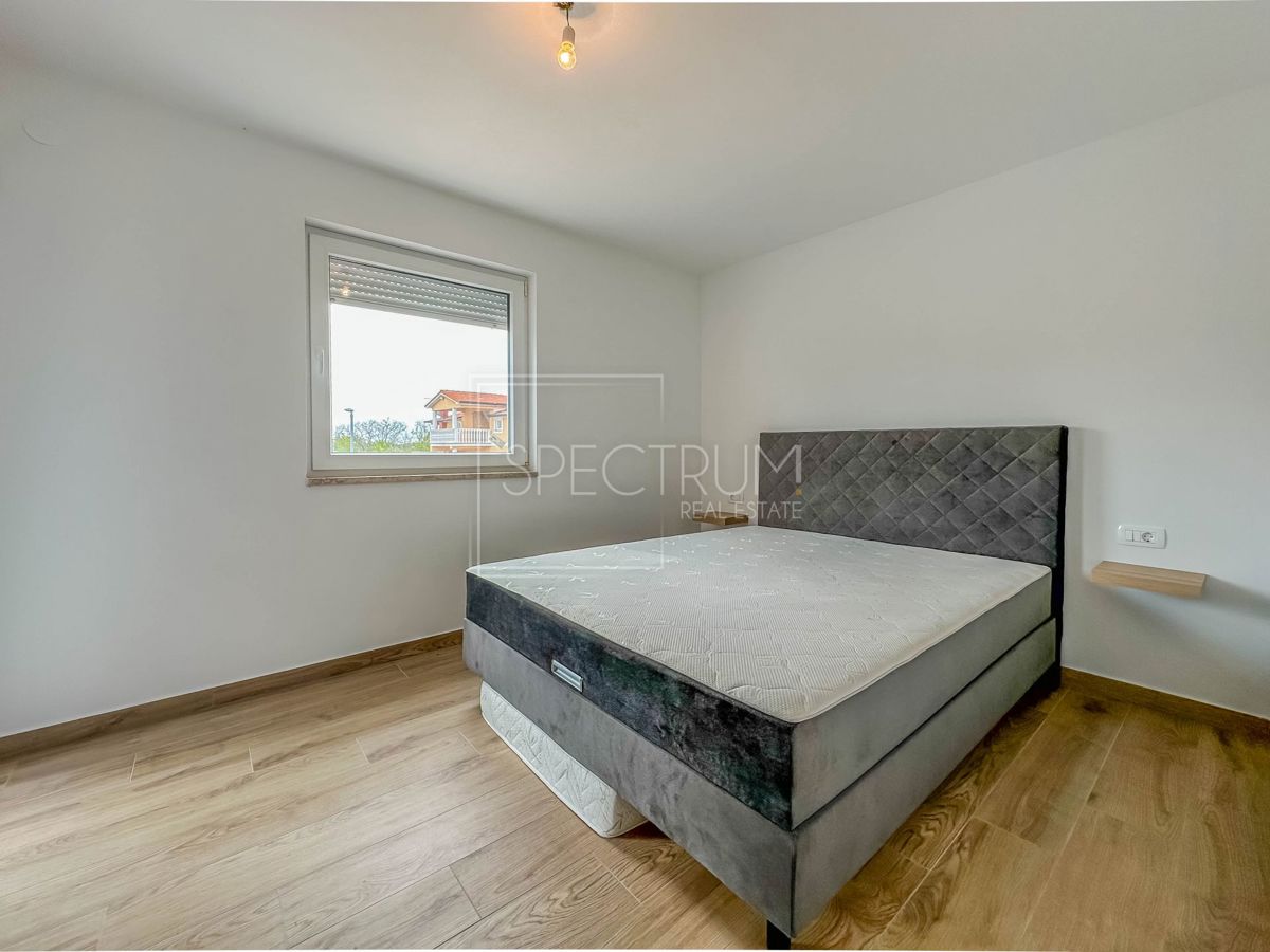 Cittanova, casa bifamiliare con piscina