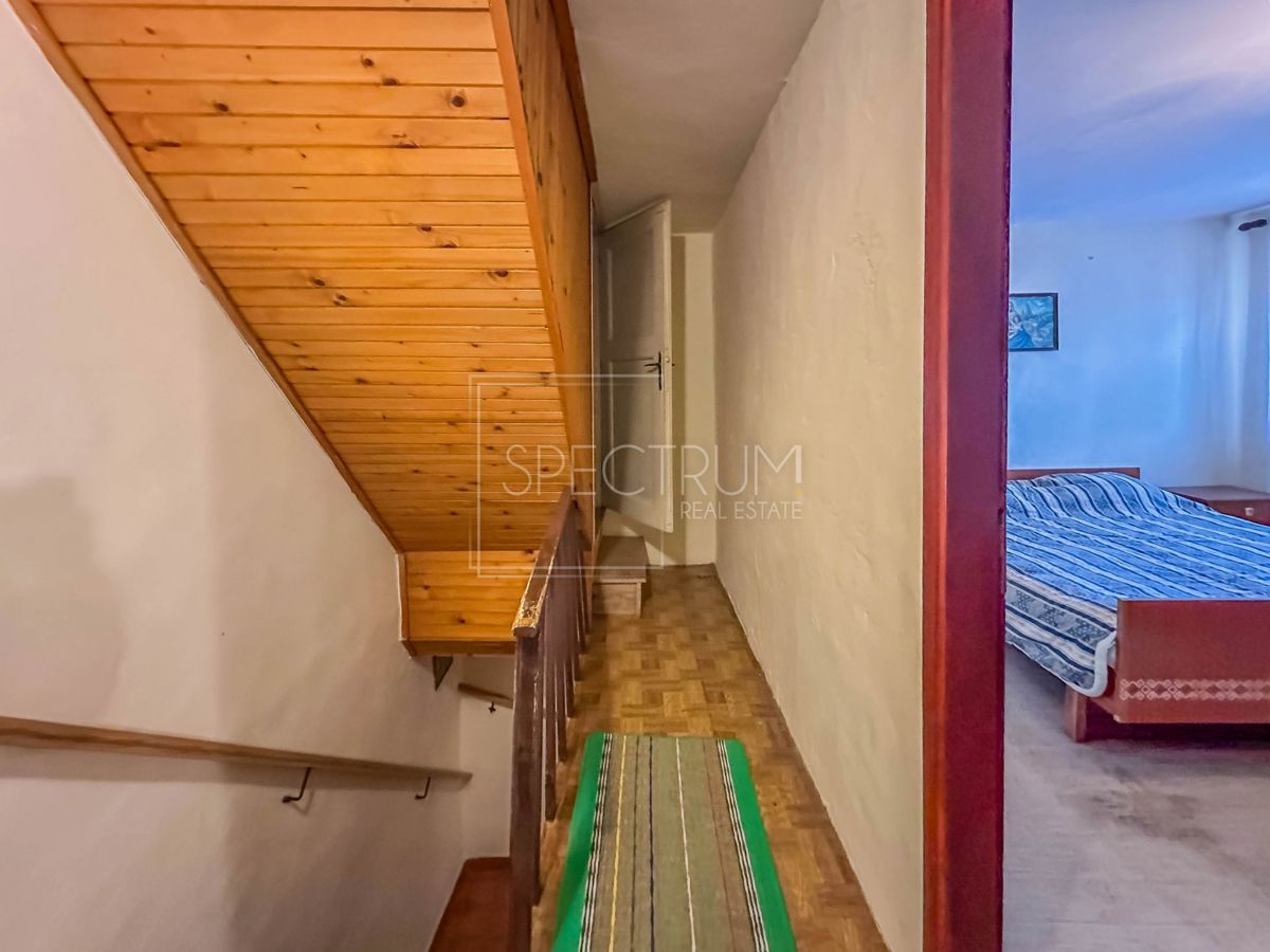 Zona di Verteneglio, casa in pietra con giardino