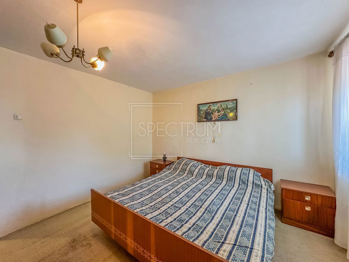 Zona di Verteneglio, casa in pietra con giardino